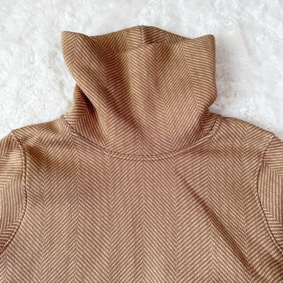 J. Crew Women Brown Long Sleeve Funnelneck Boxy Fit Pullover Sweater
Classic XL - Picture 3 of 7